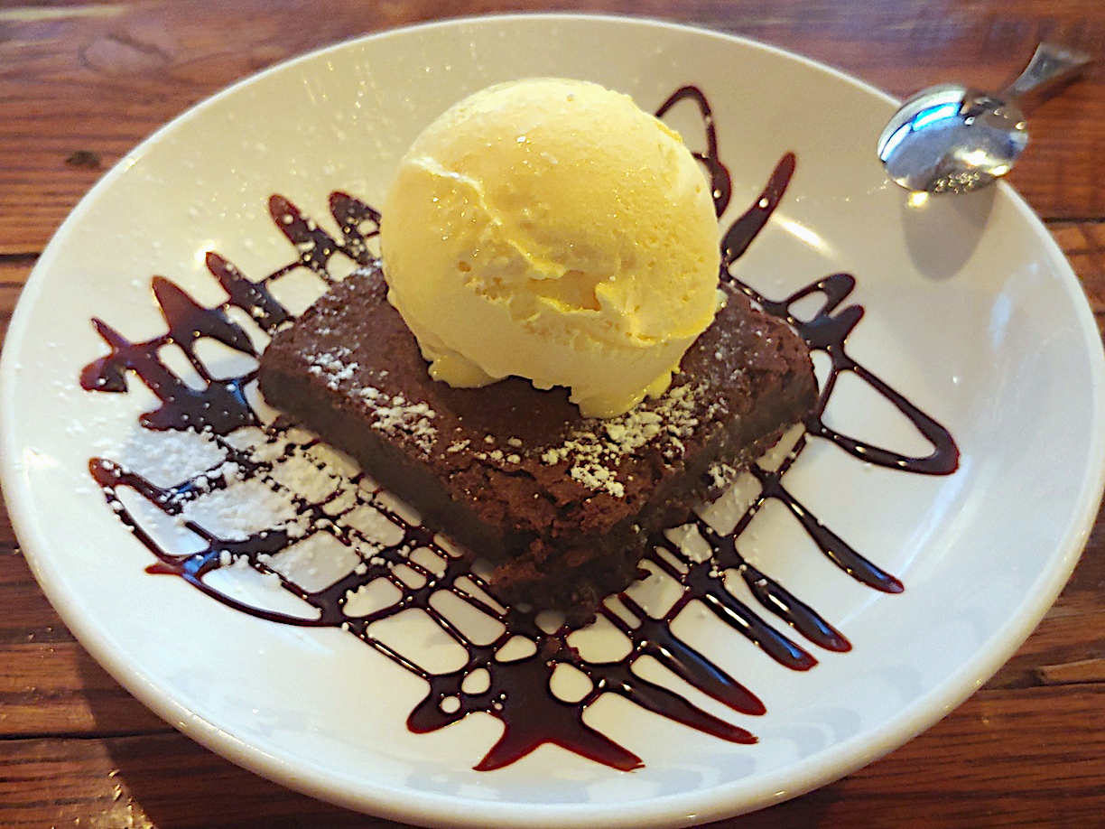 Brownie sundae