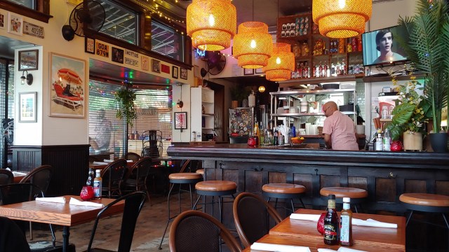 Lucky Bun's - inside view