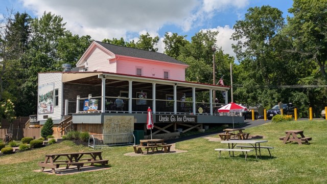 Front lawn of Uncle G's