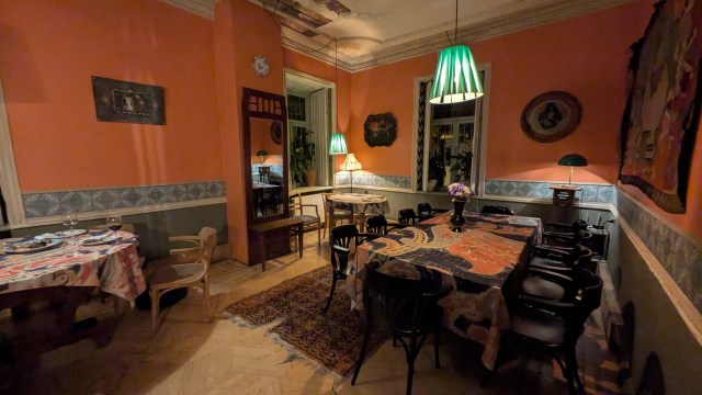 Shavi Loma, inside view