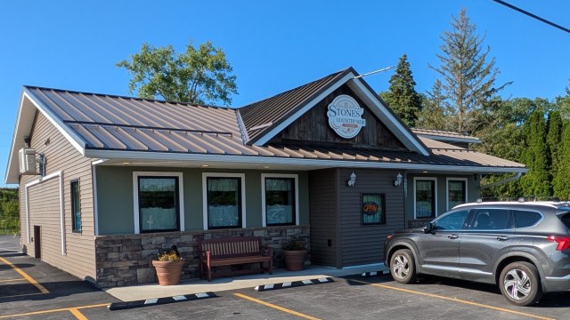 Stones Countryside Tavern, outside view