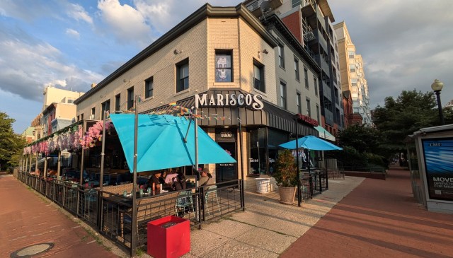 Mariscos, outside view
